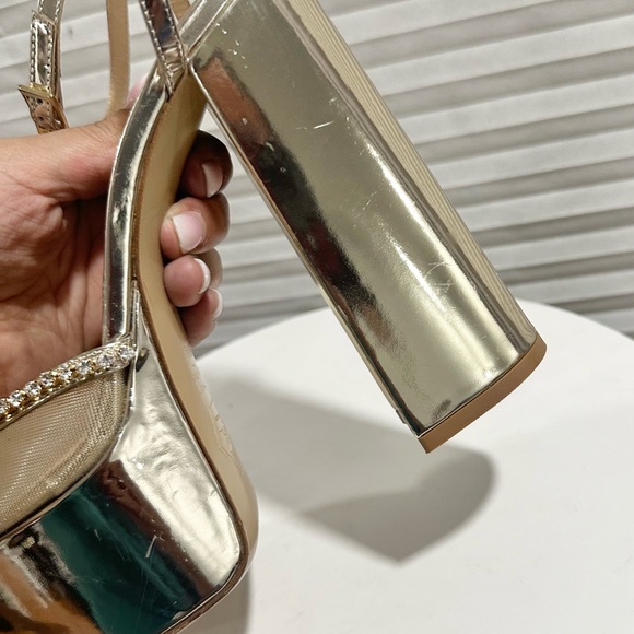 Elegant Silver Platform Heels - Picture 11 of 14